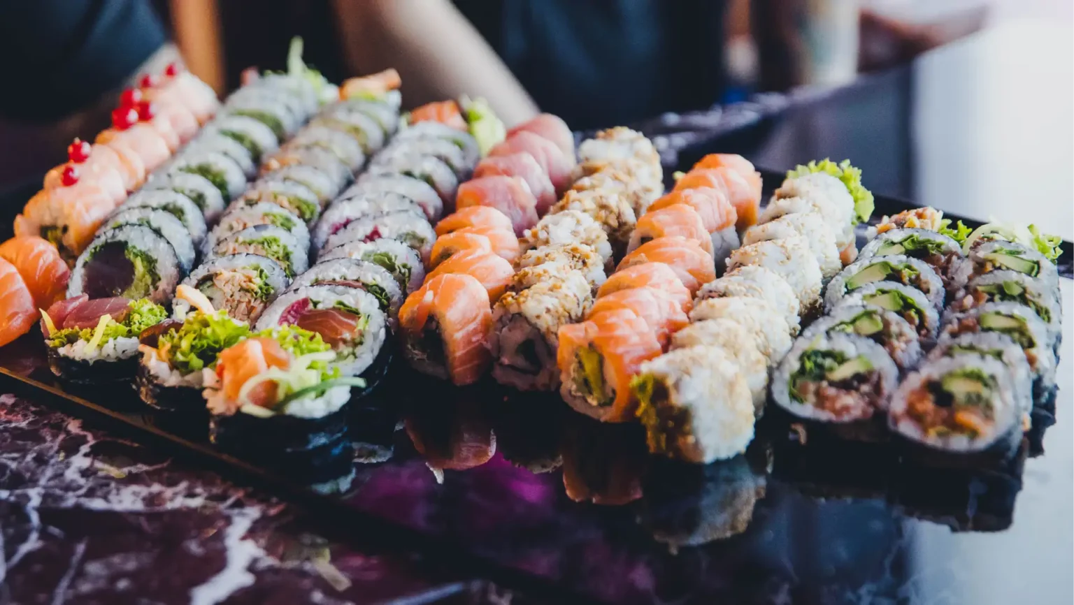 spotkania firmowe i imprezy z widokiem na poznan rooftop sushi bar